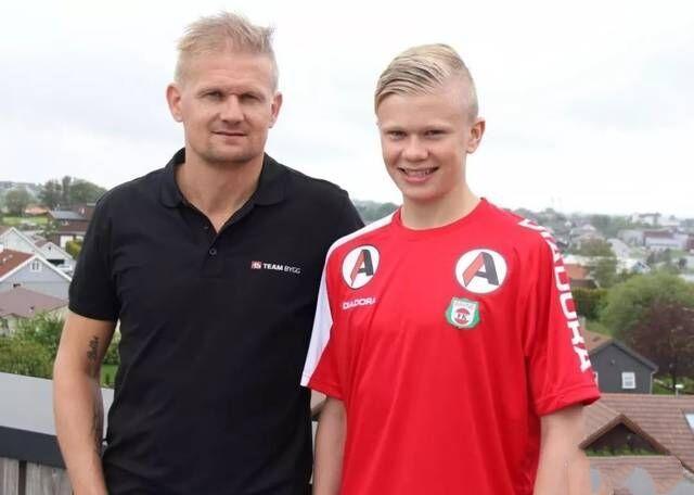 半场三分22中2！科尔：我们有很多优秀射手，命中率总会正常的（半场三分22投仅2中，科尔：我们射手多，命中率会回归正常）