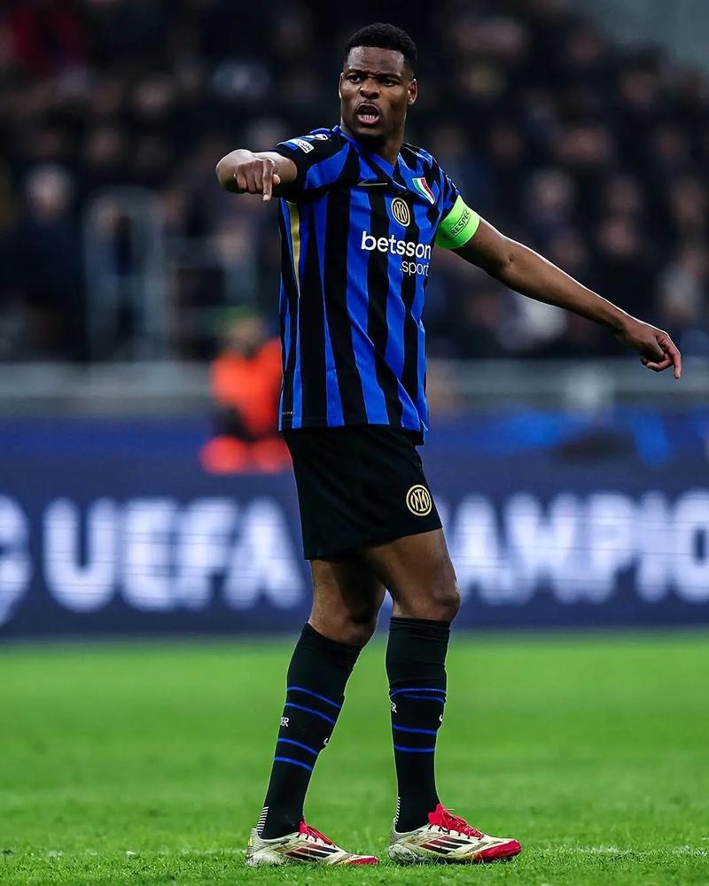 斯洛特：我已经让萨拉赫知道他不会参赛，这是我们唯一的交流