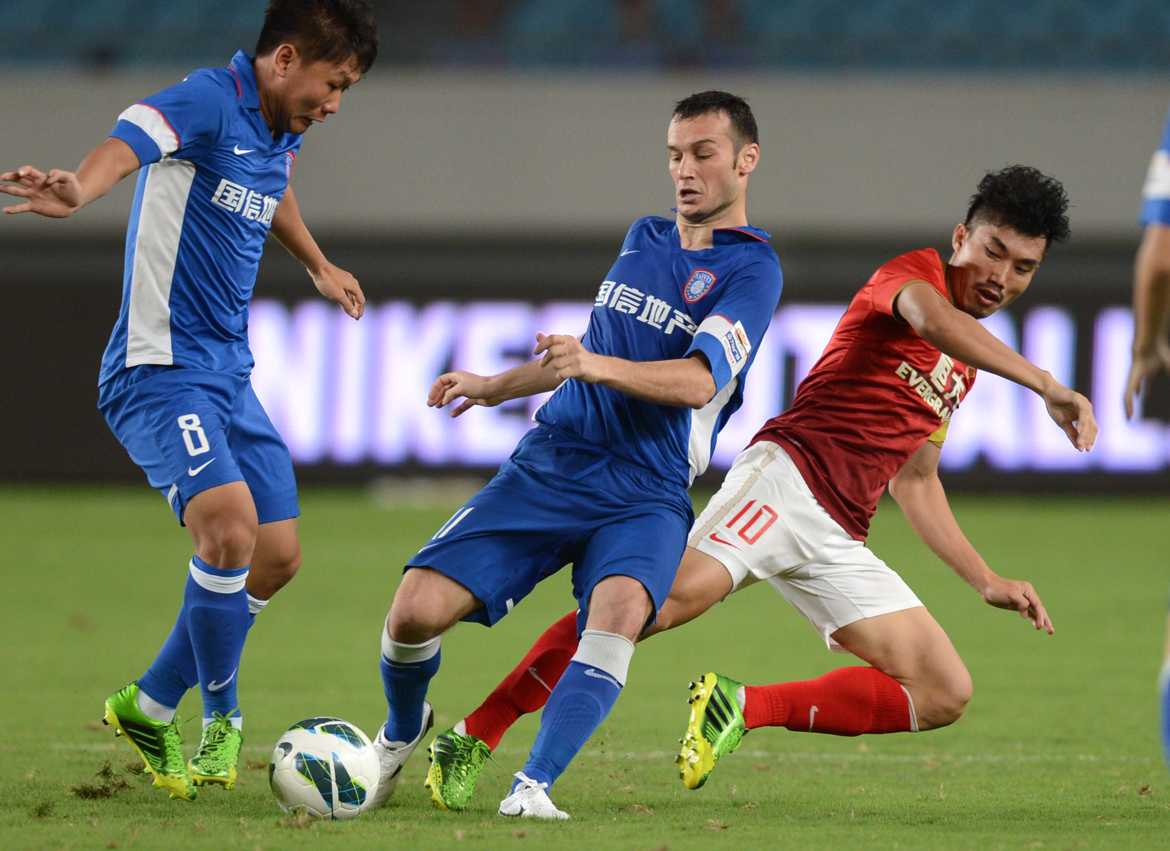 克拉克森替补得分达到8283分，超越吉诺比利升至历史第九