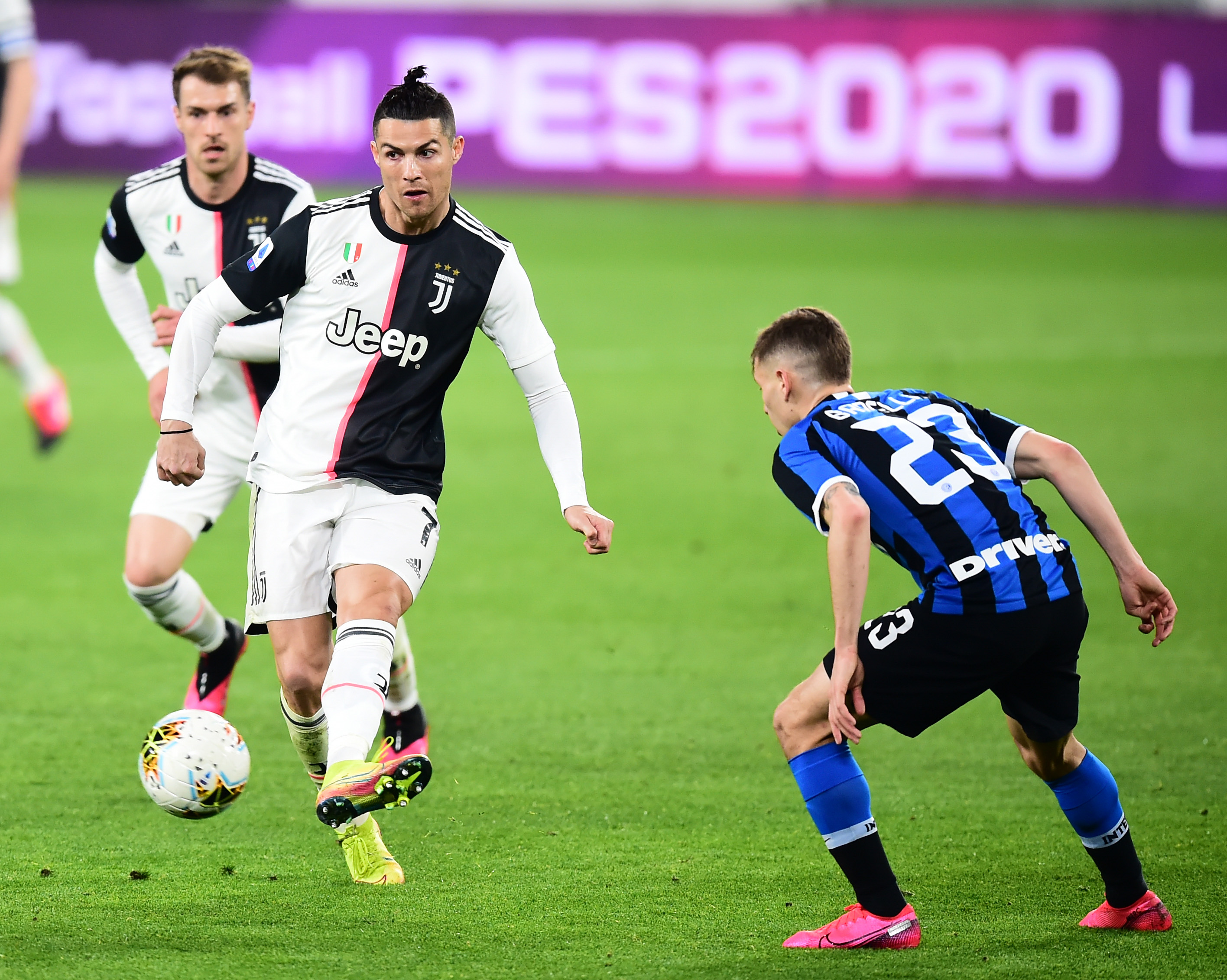 前裁判：布鲁日球员确实对什琴斯尼犯规了，但后者也存在失误（前裁判：布鲁日球员犯规属实，什琴斯尼亦有失误）