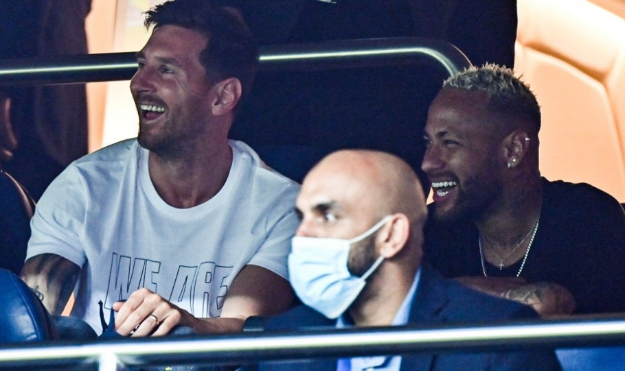 德媒：两名葡体球迷燃放烟火致另一名葡体球迷和一名警官受伤（德媒报道：两名葡体球迷燃放烟花，致另一名葡体球迷与一名警察受伤）